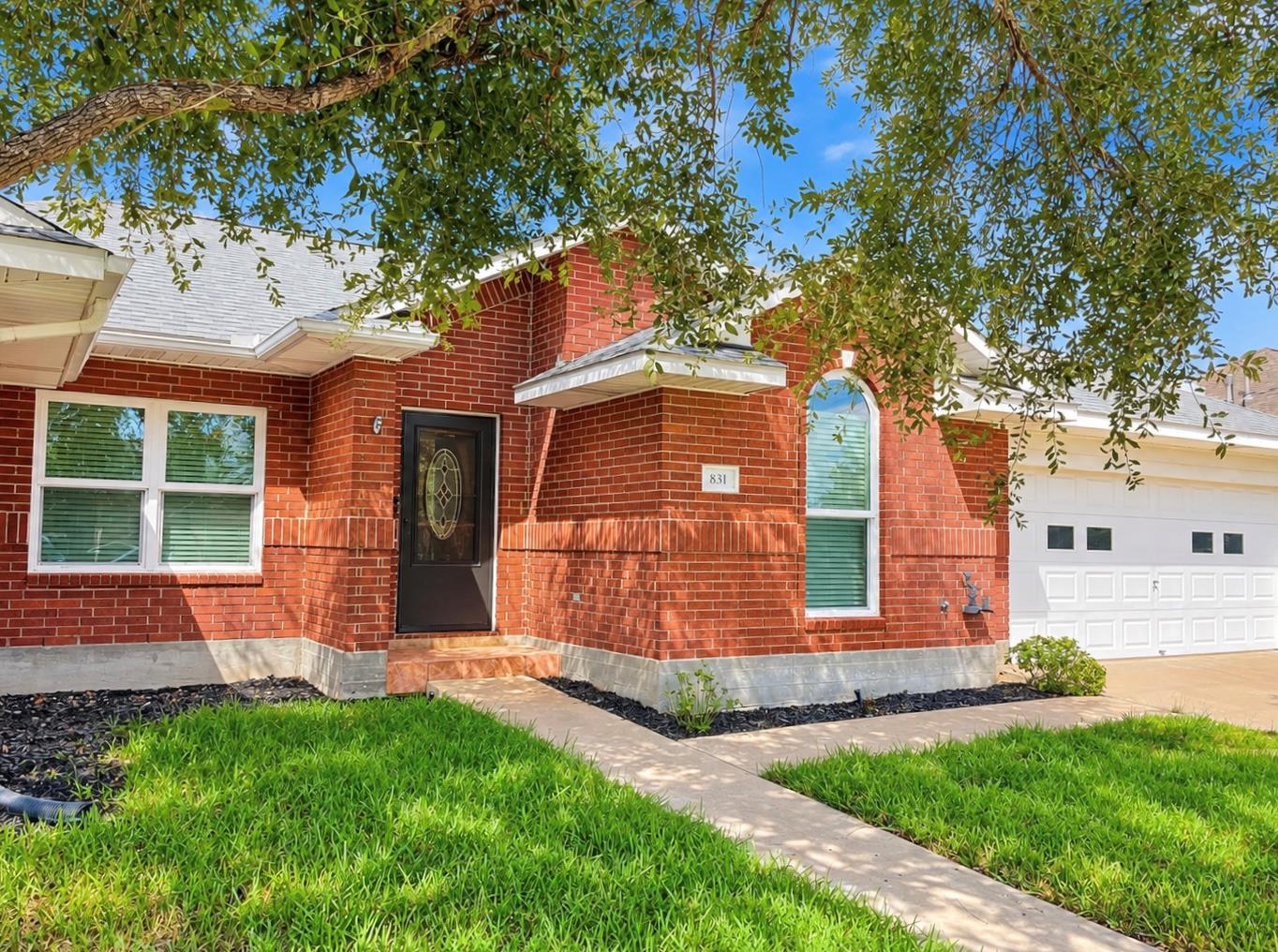 831 Whispering Oaks Drive None, Giddings, TX, 78942