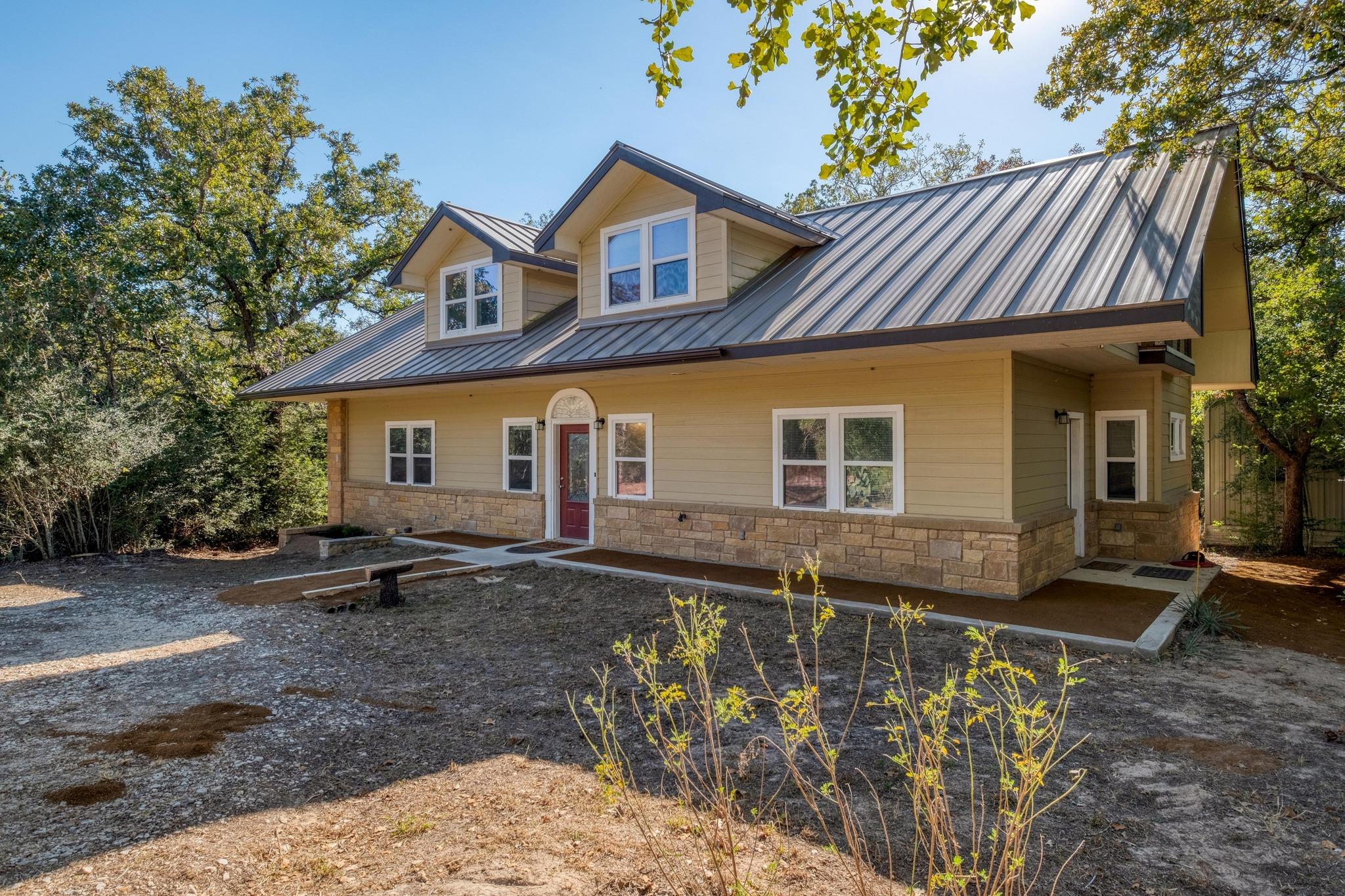 123 Bowie Trl, Luling, TX, 78648