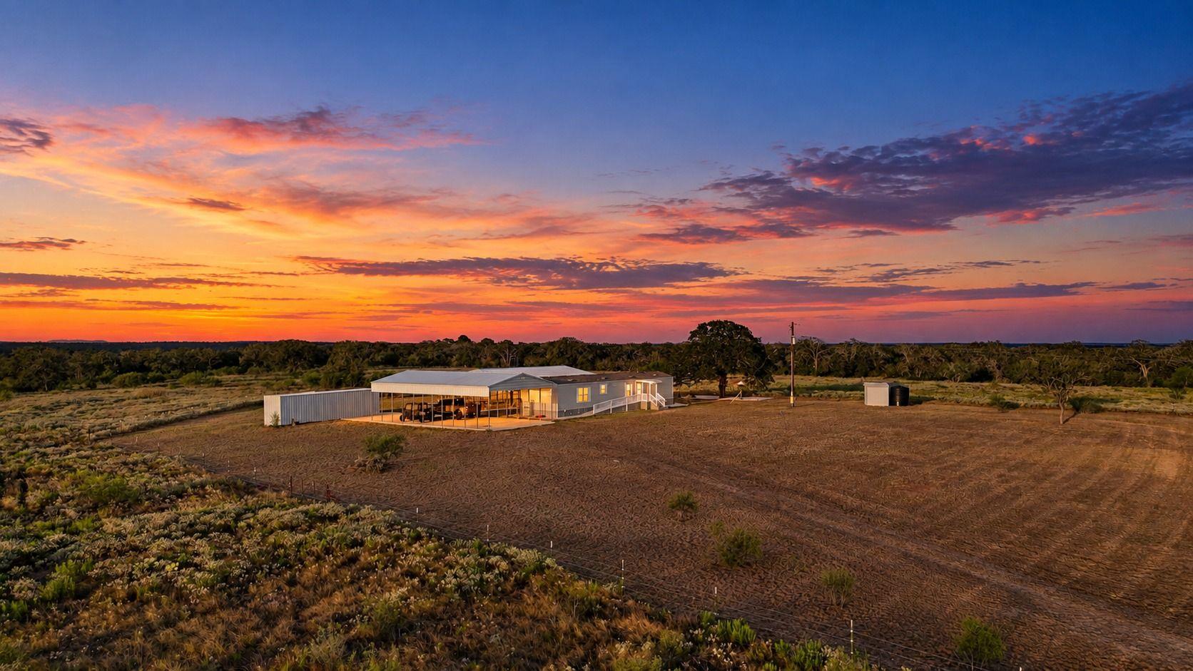 859 Lakey Rd, Nixon, TX, 78140