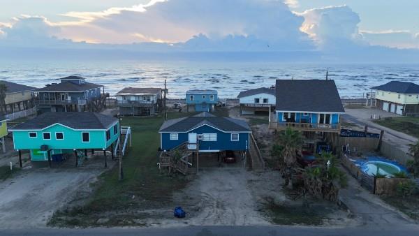 415 Seashell Dr, Surfside Beach, TX, 77541