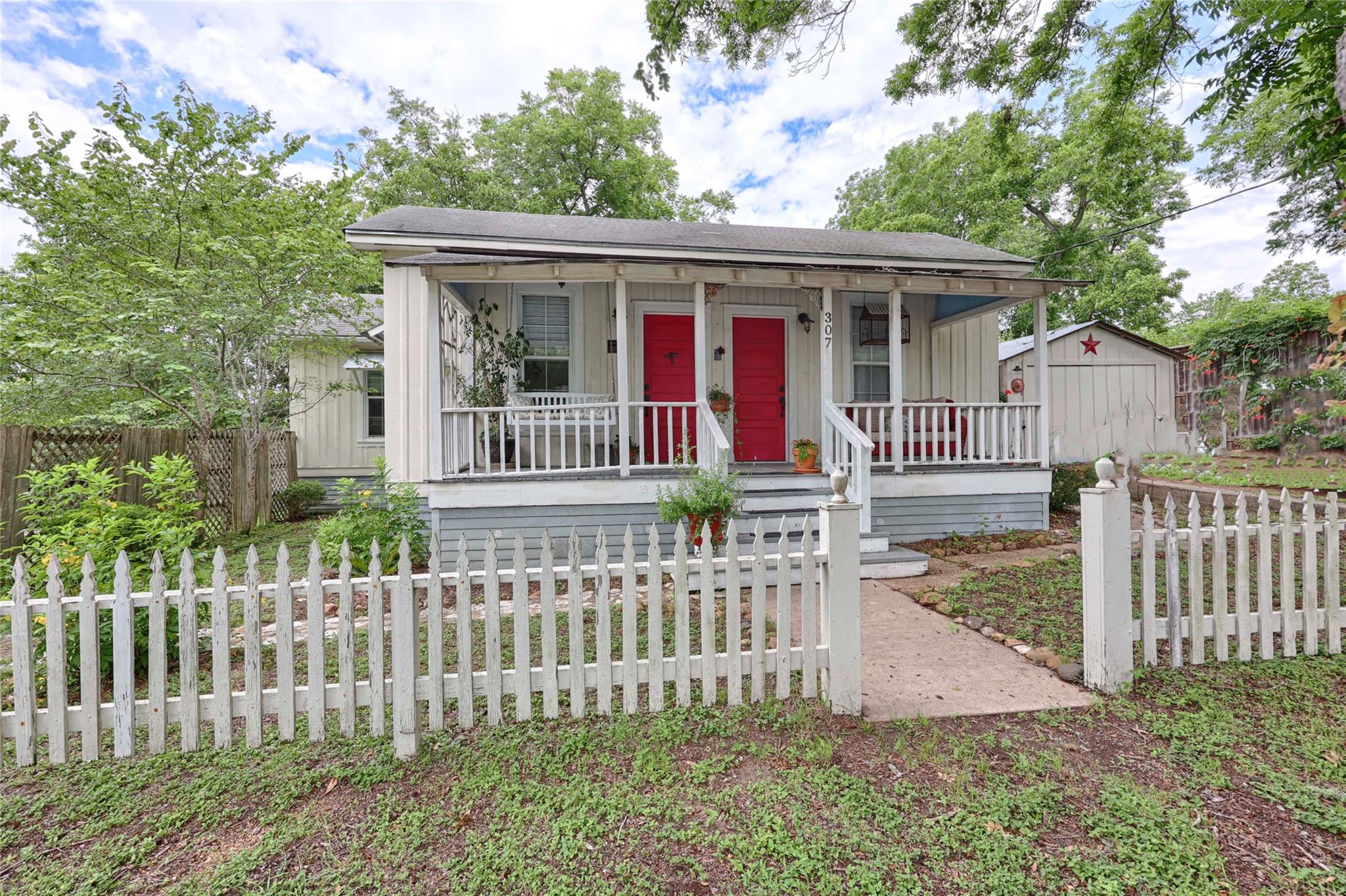 307 W Market St, Fayetteville, TX, 78940