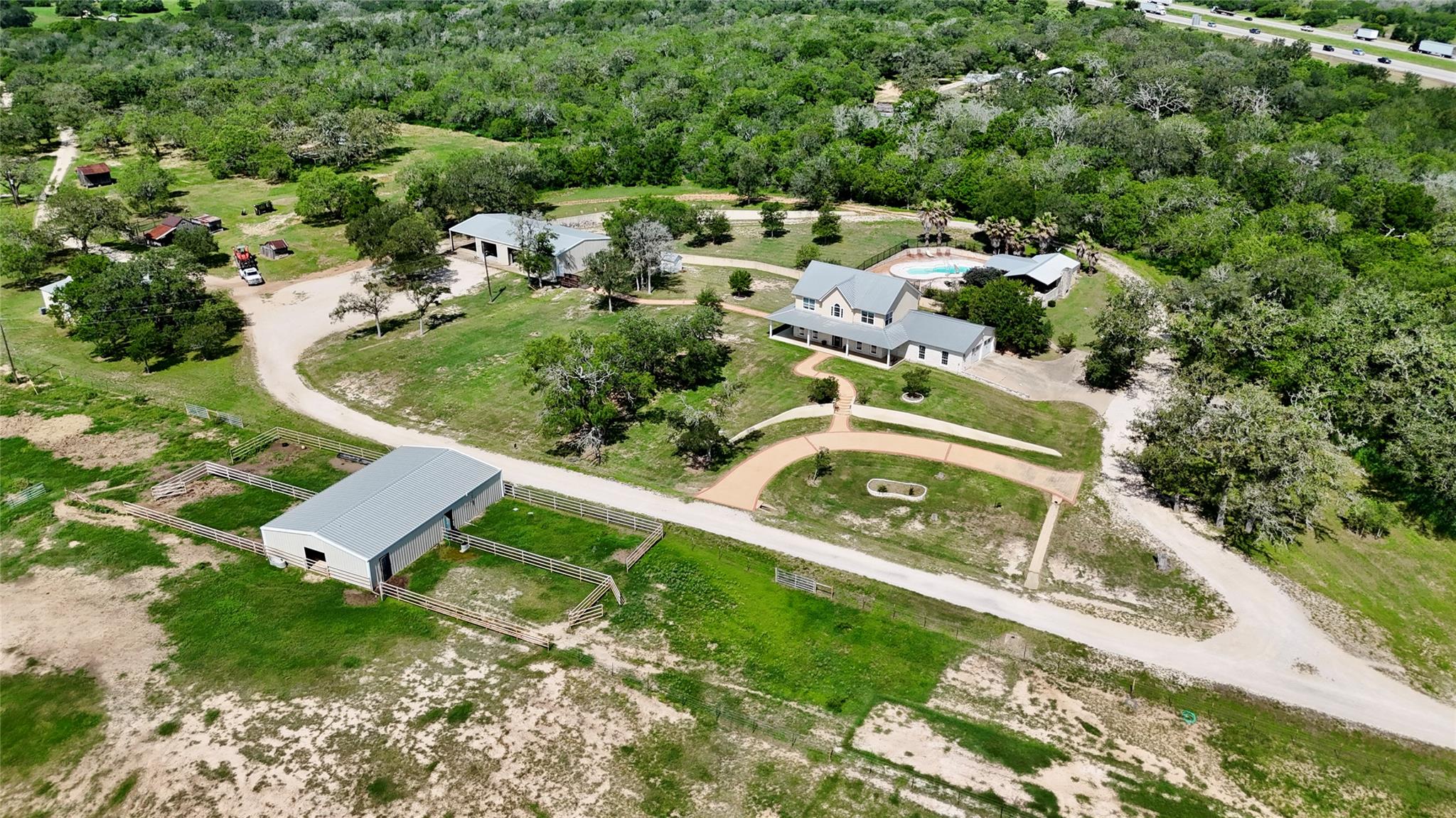 1175 Southern Way, Luling, TX, 78648