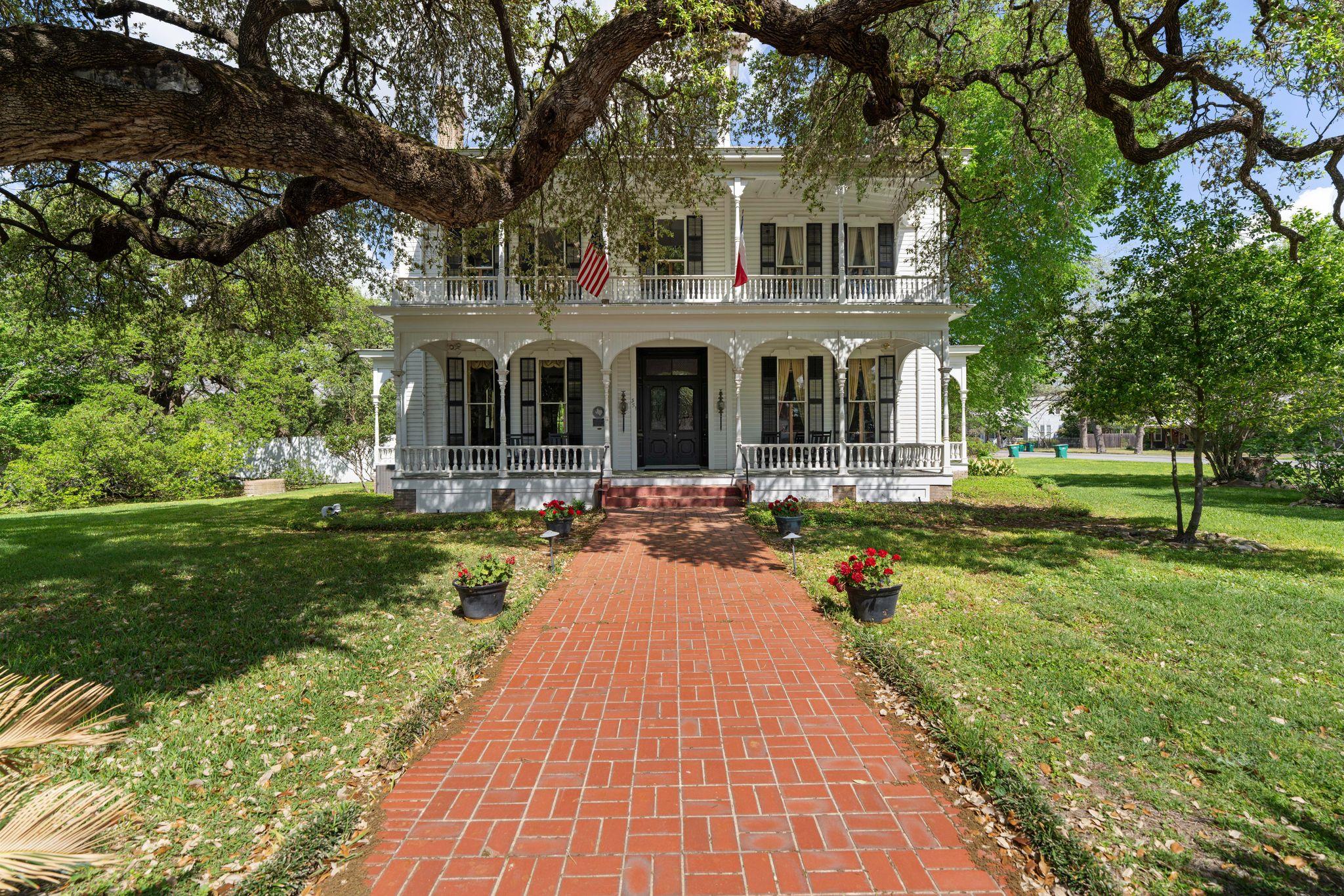 351 E Colorado St, La Grange, TX, 78945