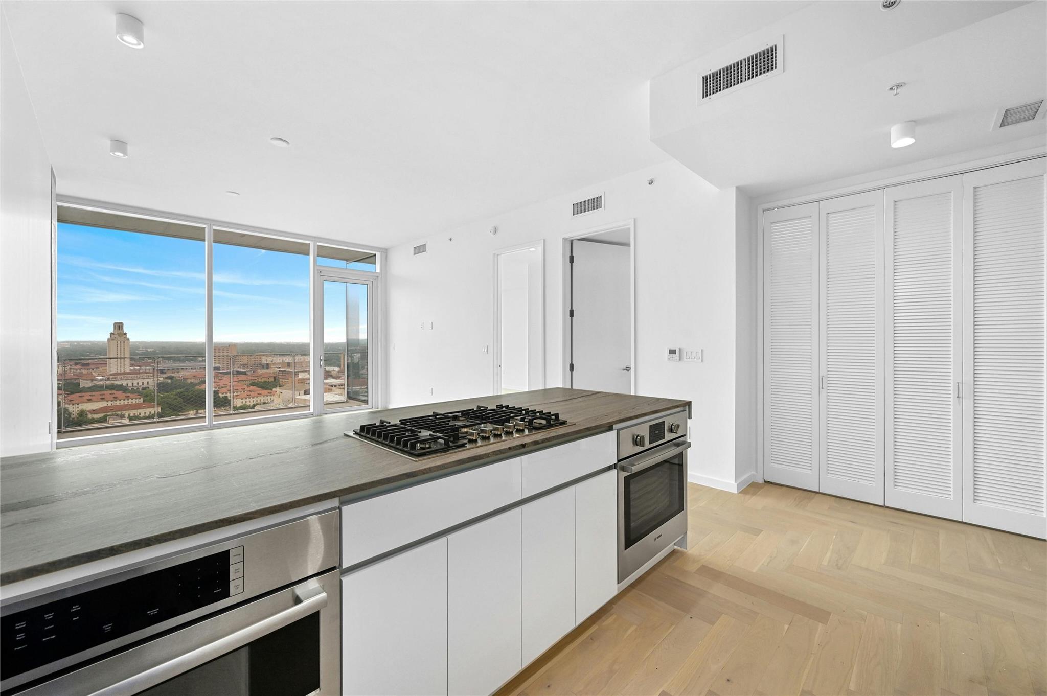313 W 17th St  #2402, Austin, TX, 78701