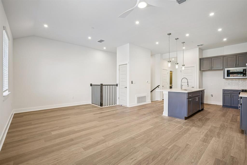 200 W 56th St #8102, Austin, TX, 78751