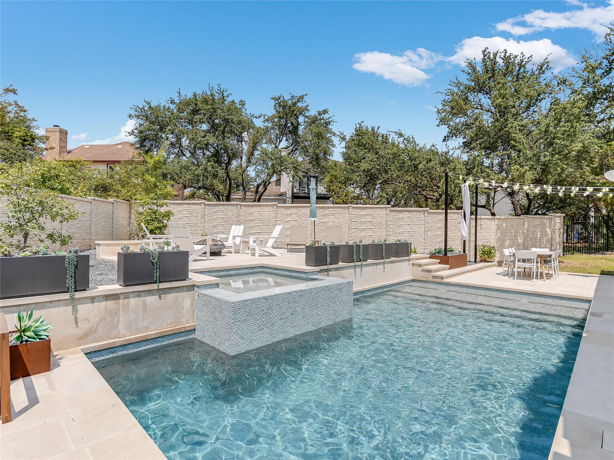 75  Stillmeadow Dr, The Hills, TX, 78738