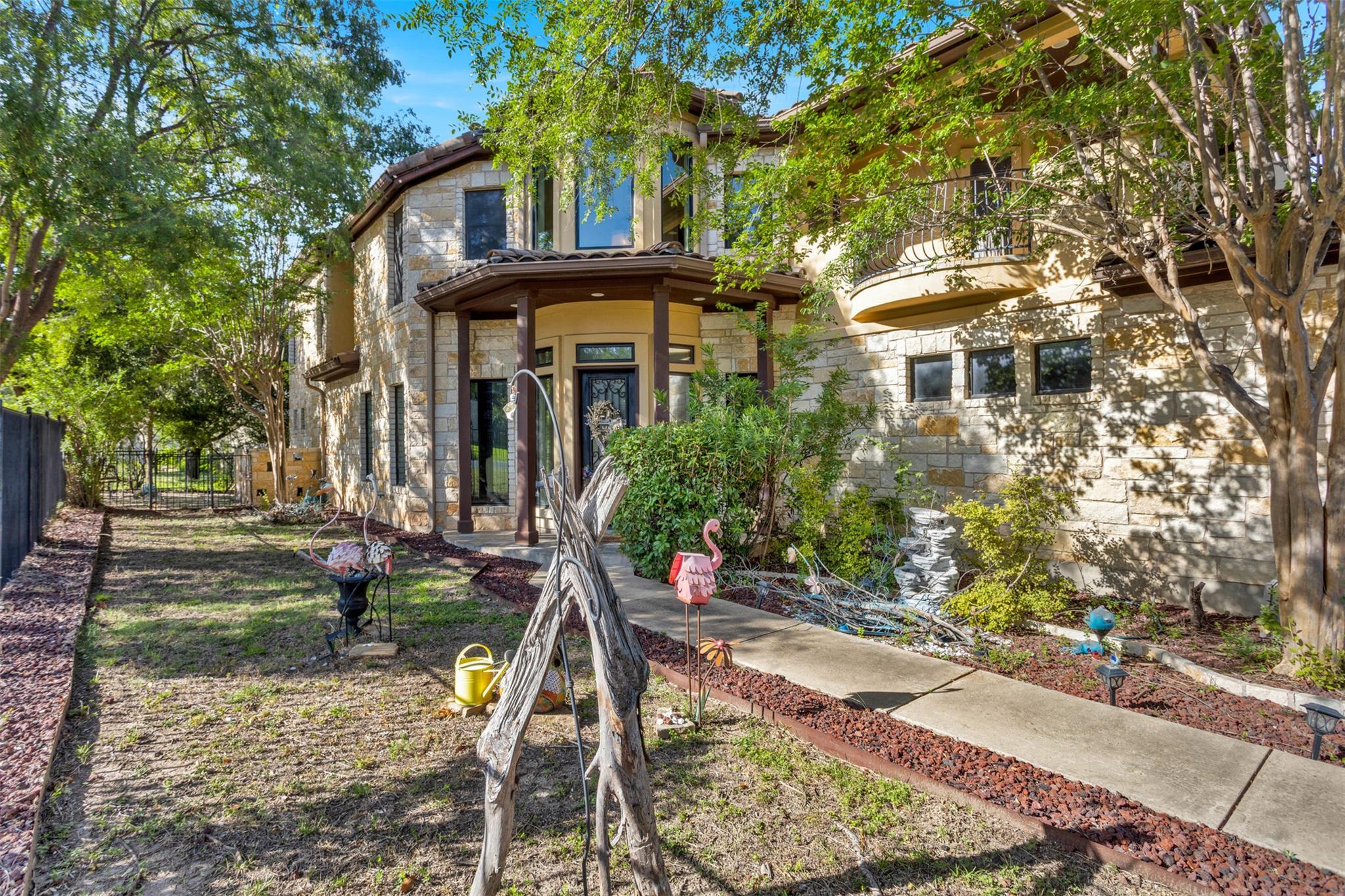 1  Treehaven Ln, The Hills, TX, 78738