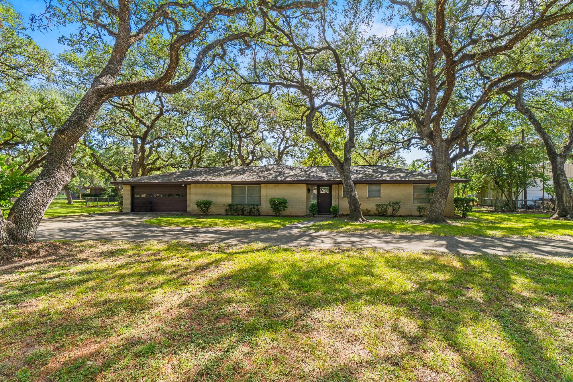 113 Krupka St, Columbus, TX, 78934