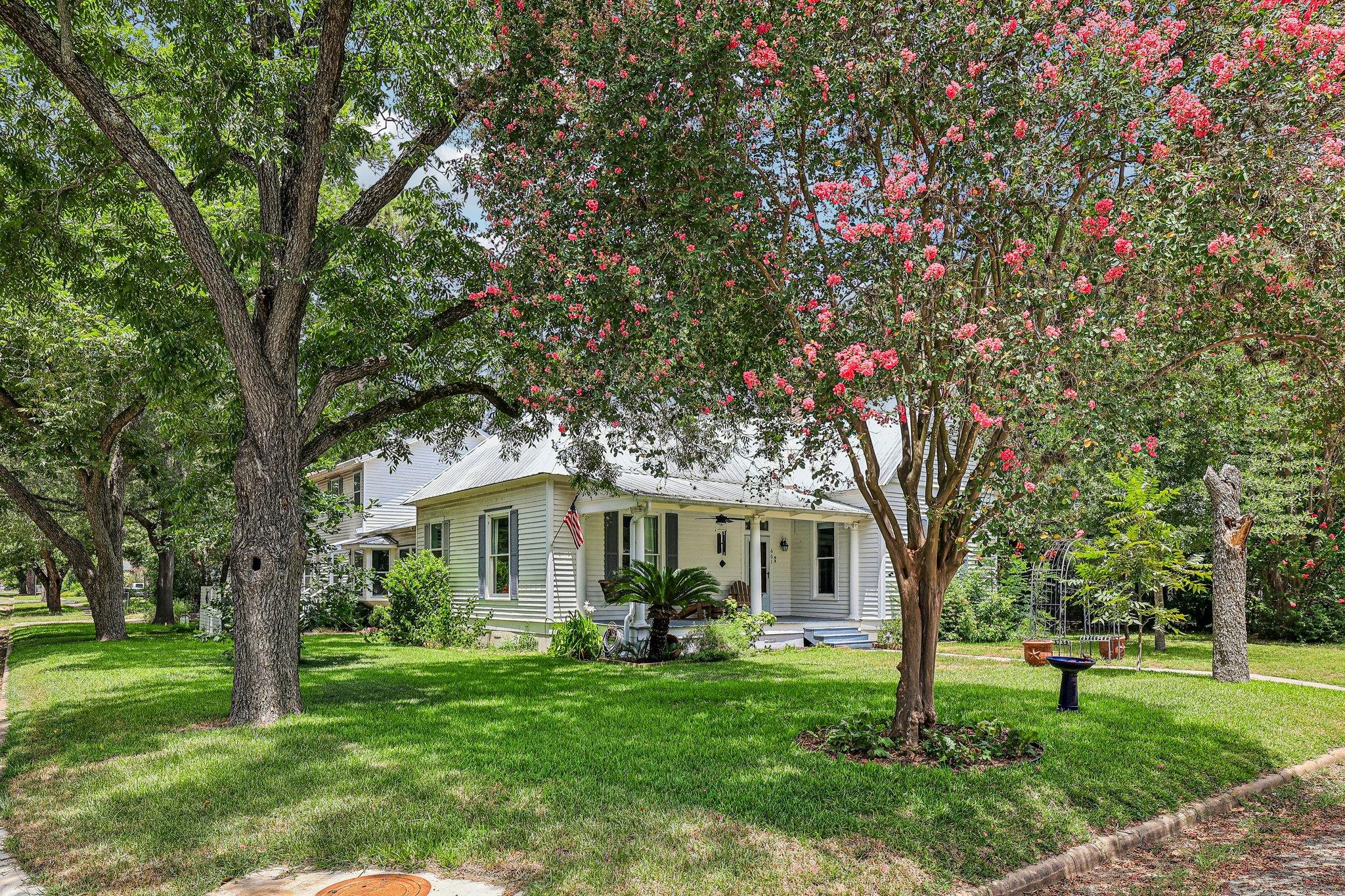 601 Garwood St, Smithville, TX, 78957