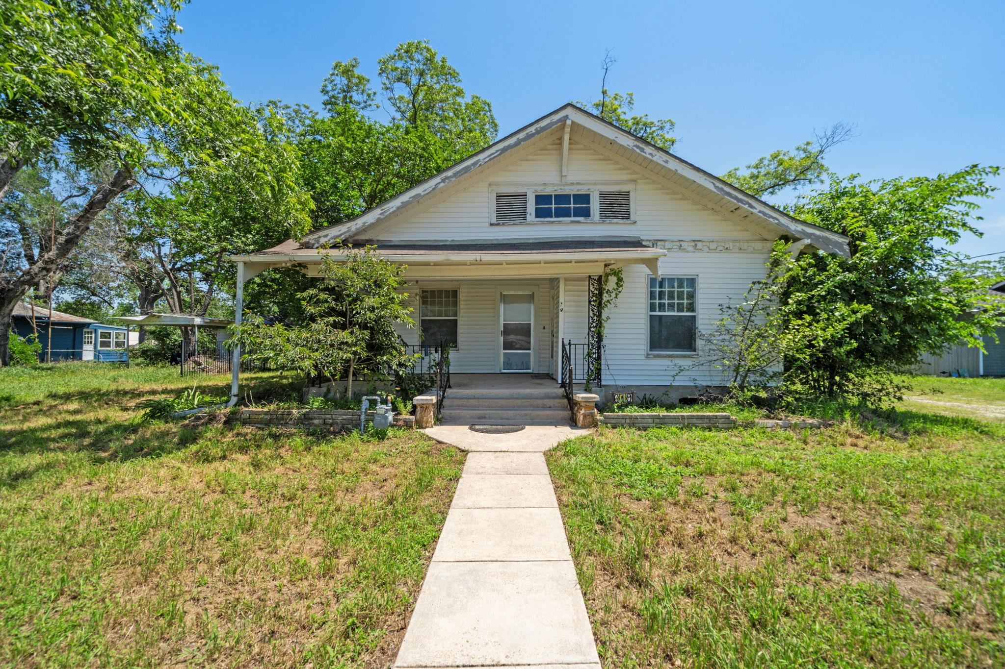619 W Bell Ave, Rockdale, TX, 76567