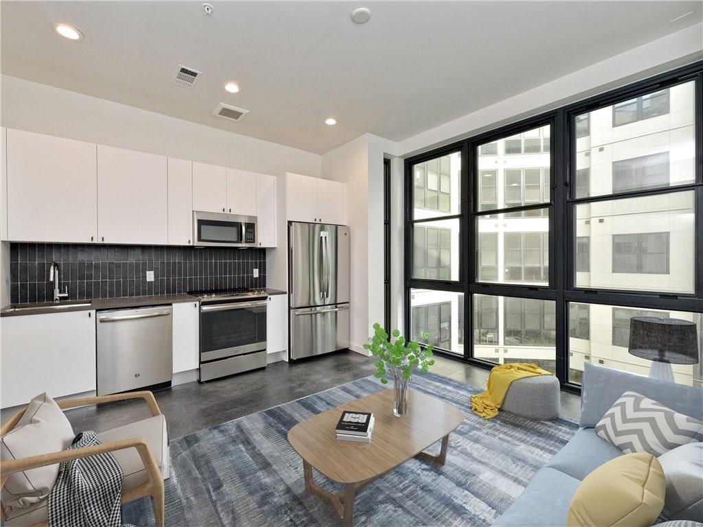 800 Embassy Dr #323, Austin, TX, 78702