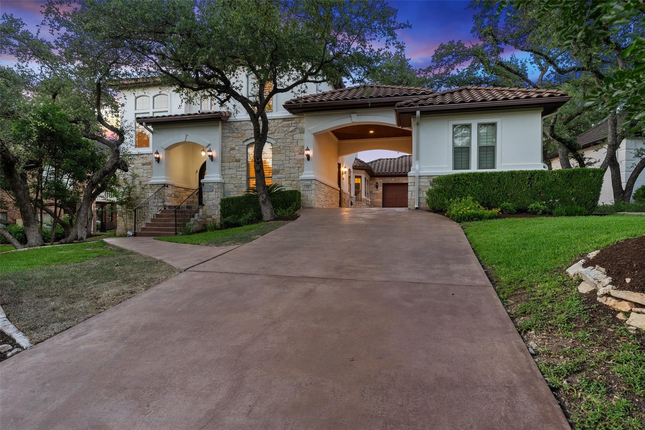 18  Hedgebrook Way, The Hills, TX, 78738