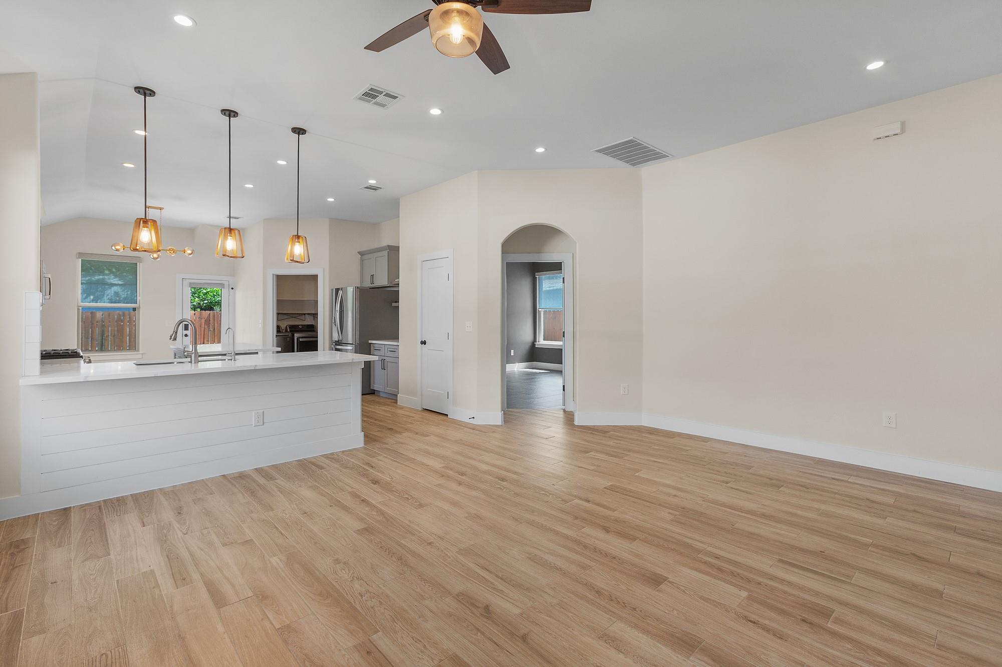 303 W Browning St, Manor, TX, 78653
