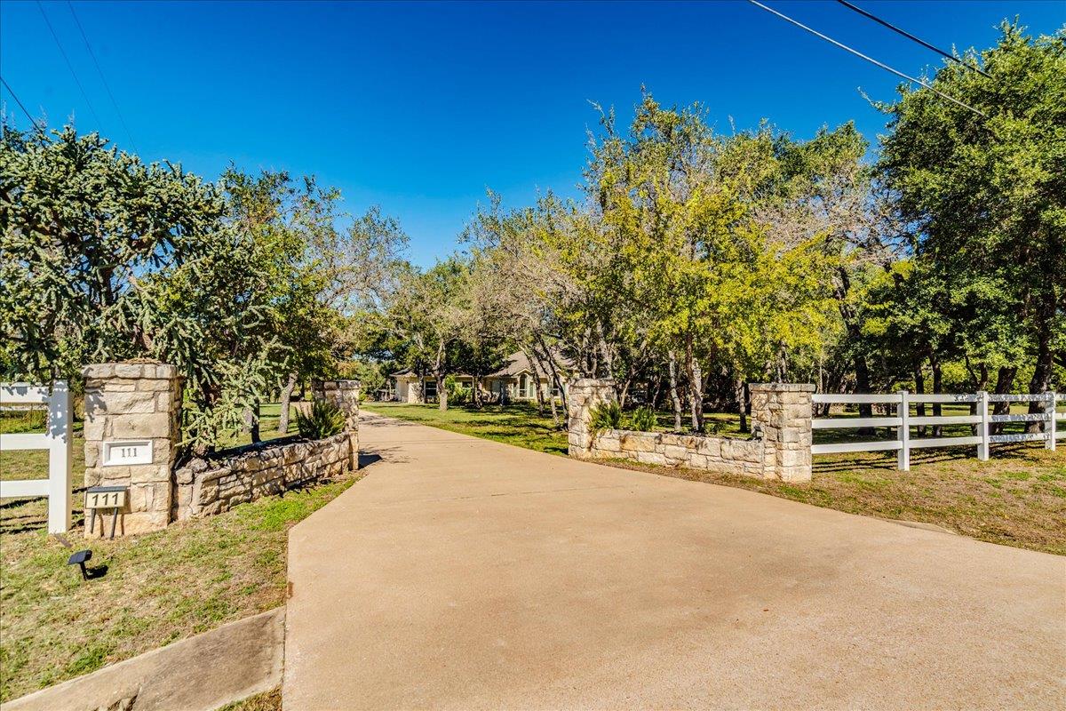 111 N Showhorse Dr, Liberty Hill, TX, 78642