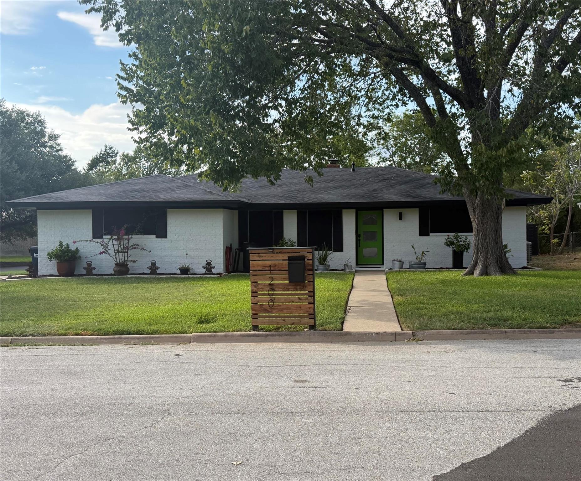 1200 Garden Ln, Bryan, TX, 77802