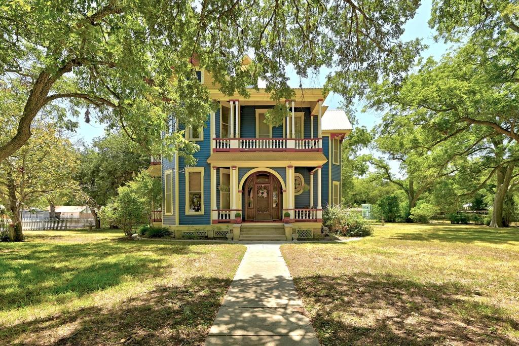 624 Saint Louis St, Gonzales, TX, 78629