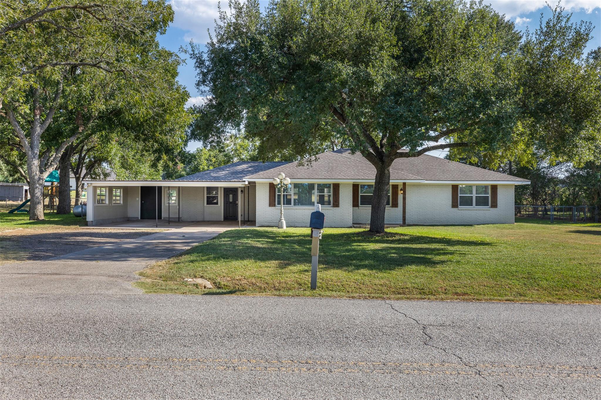 1906 Gun And Rod Rd, Brenham, TX, 77833