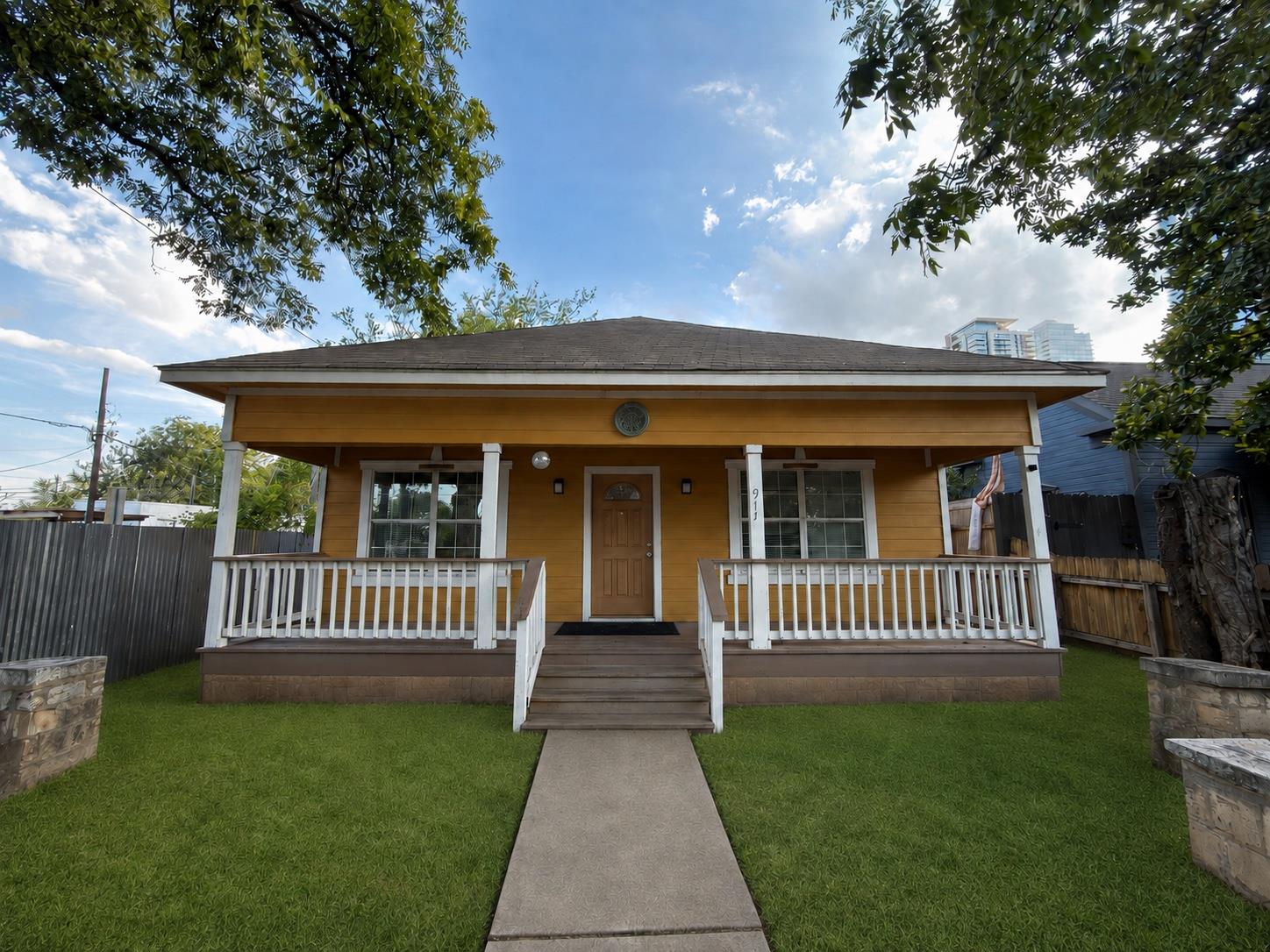 911 E 2nd St, Austin, TX, 78702