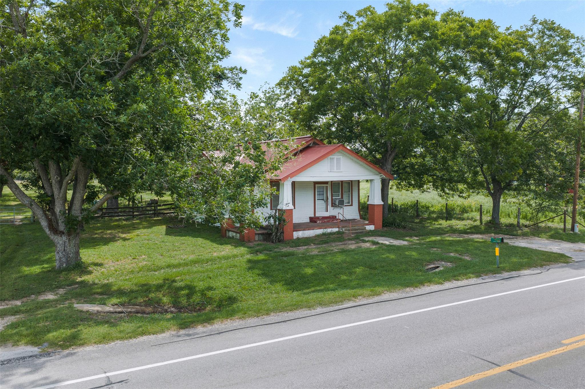2005 W Grand Ave, Yoakum, TX, 77995