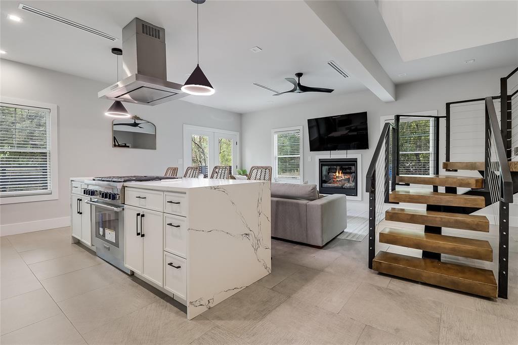 1111 W Annie St, Austin, TX, 78704