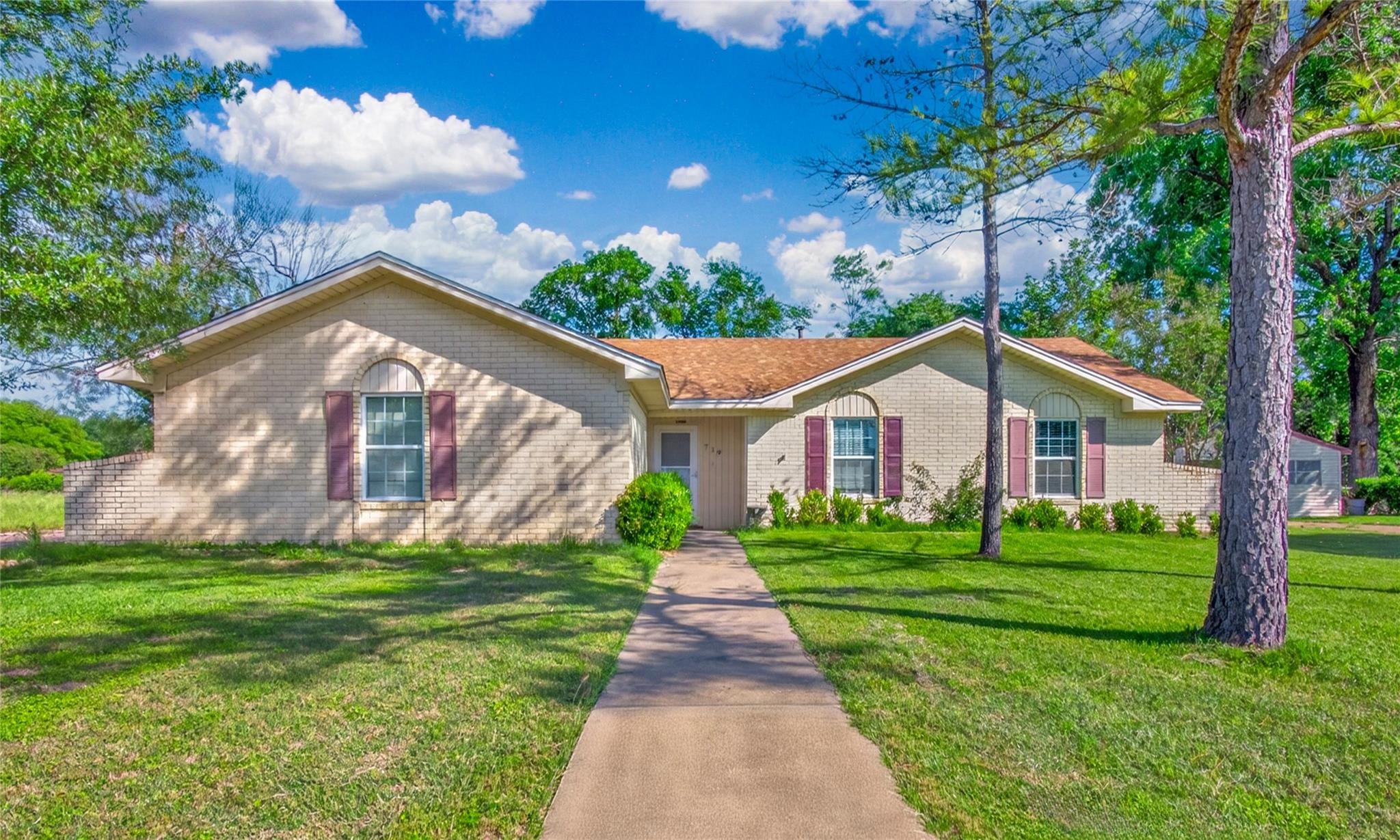 719 W Karnes Dr, Robinson, TX, 76706