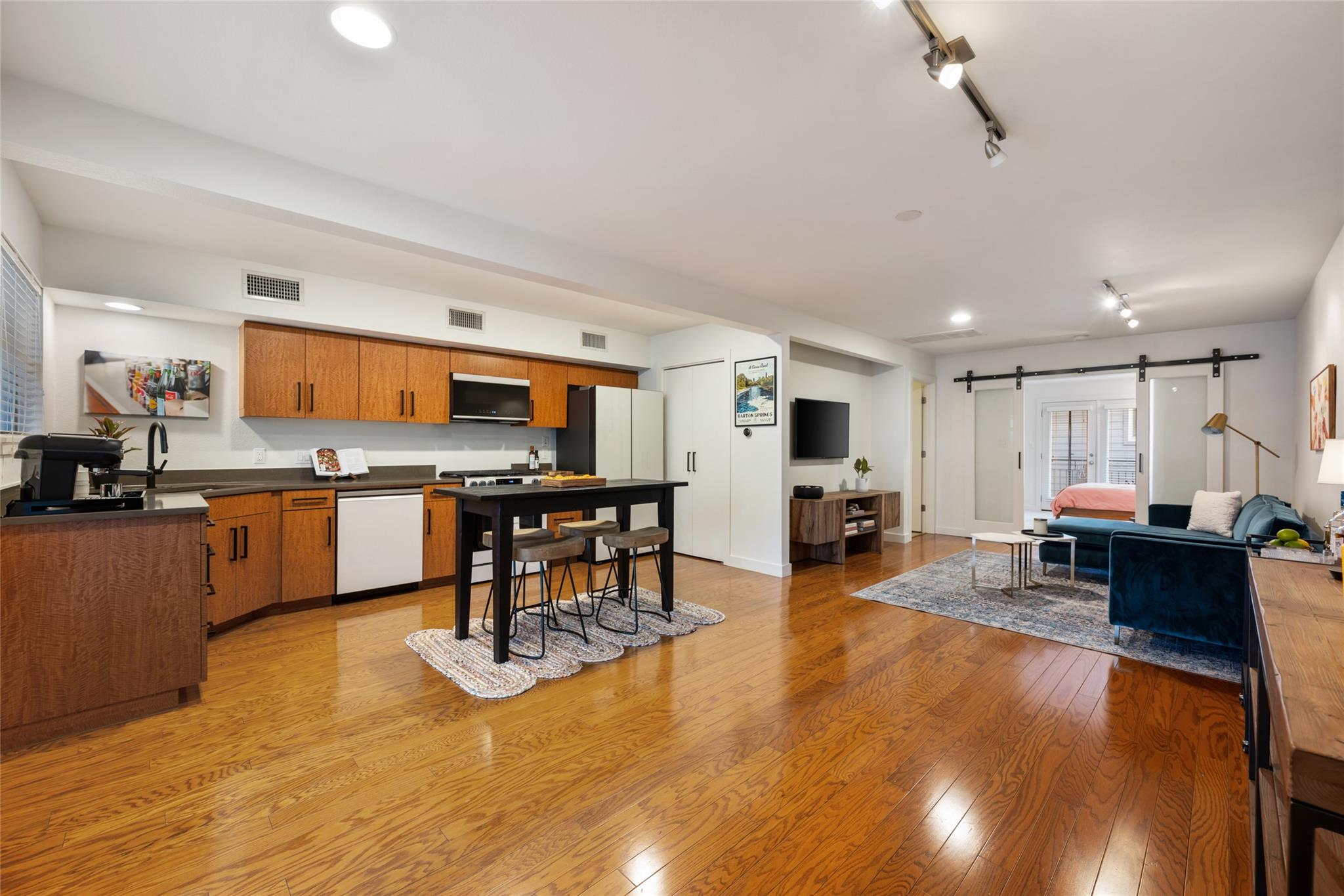 1115  10th St  #209, Austin, TX, 78703