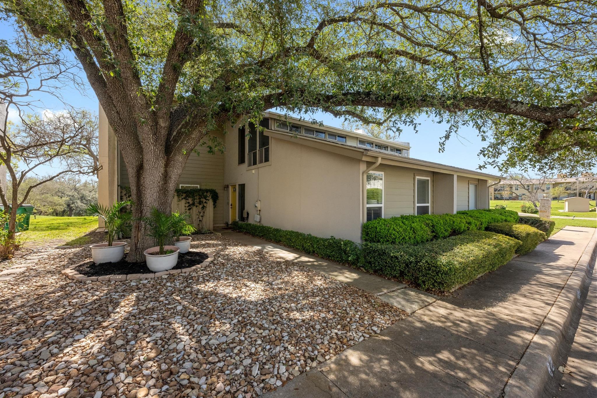 100  Lido Cir  #B2, Lakeway, TX, 78734