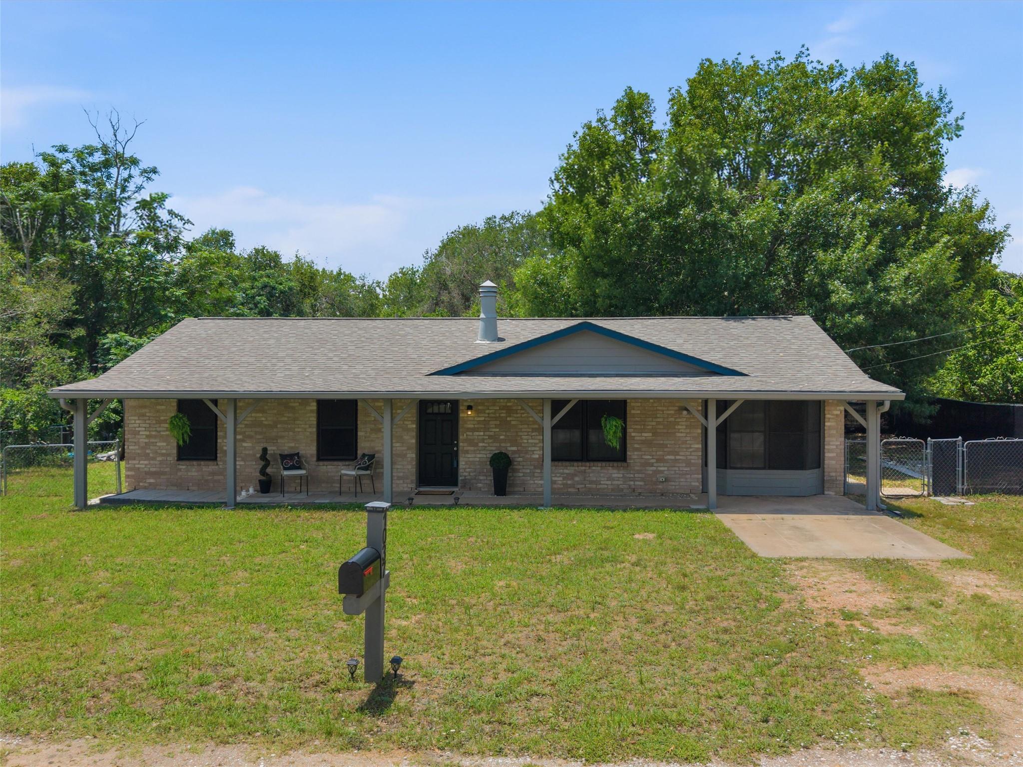1037 Wilkes Cir, Smithville, TX, 78957