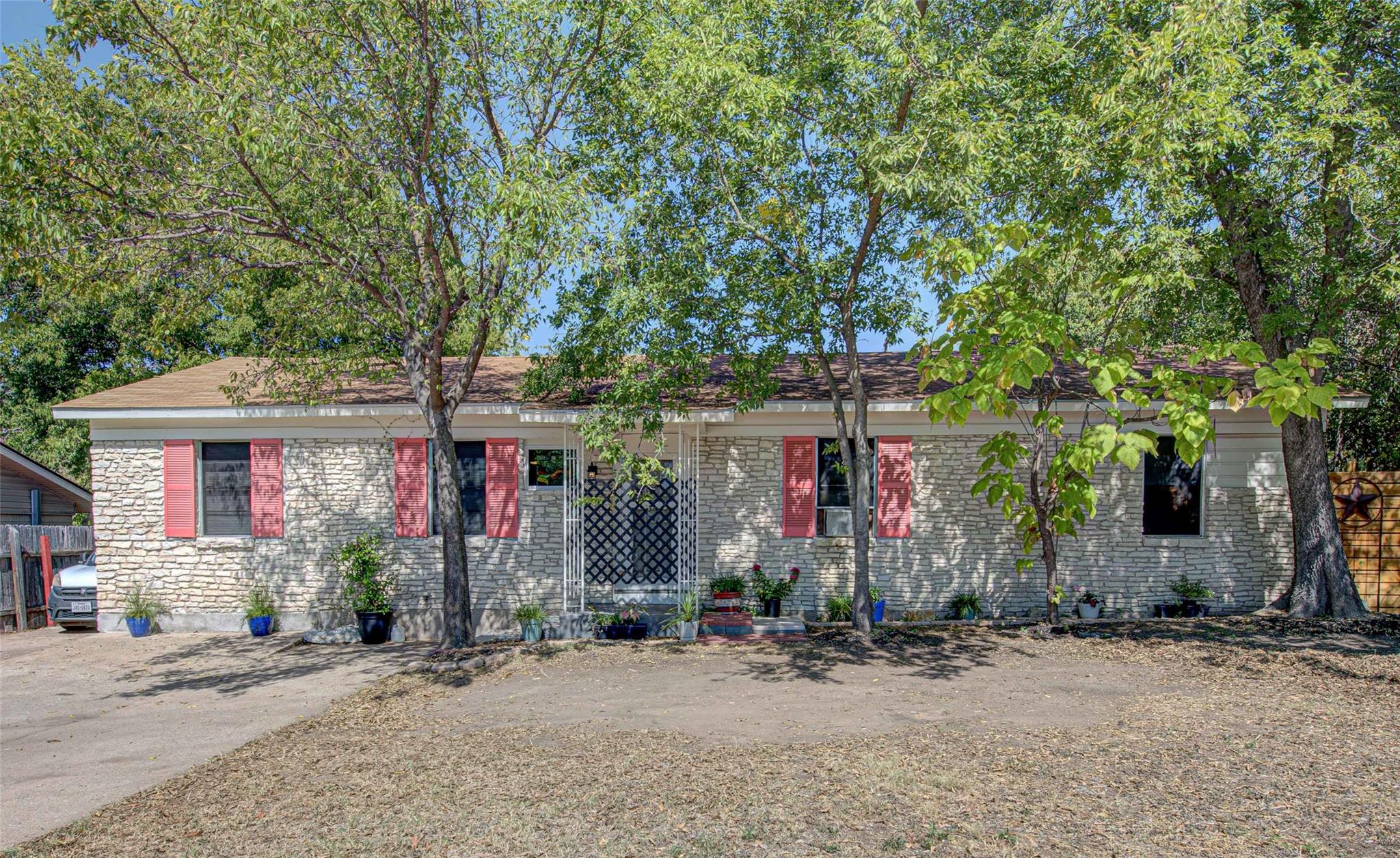110 W Saint Johns Ave, Austin, TX, 78752