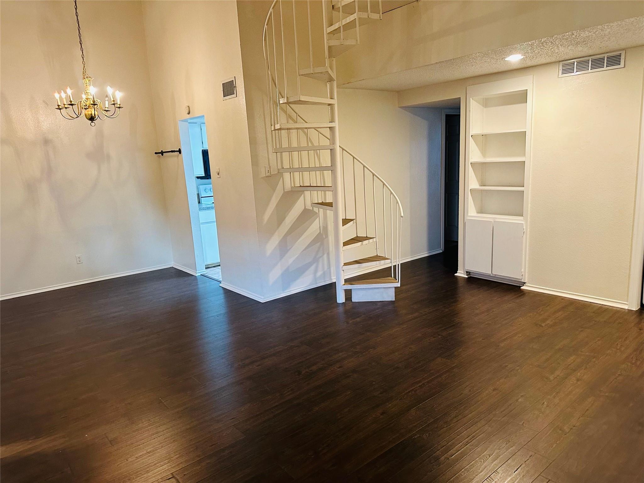 2401  Leon St  #307, Austin, TX, 78705