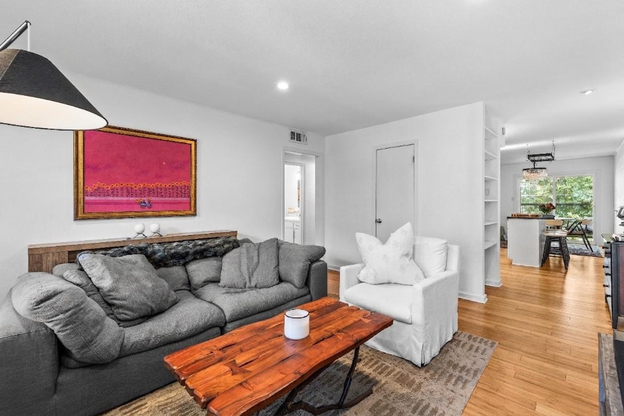 2303  East Side Dr  #210, Austin, TX, 78704