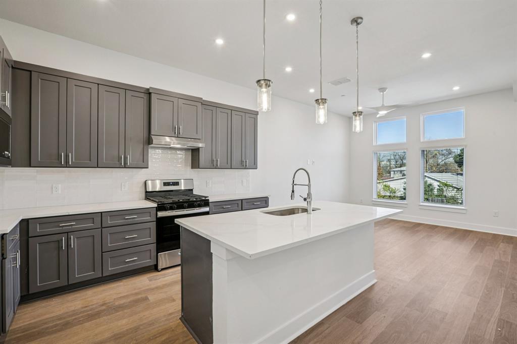 200 W 56th St #8103, Austin, TX, 78751