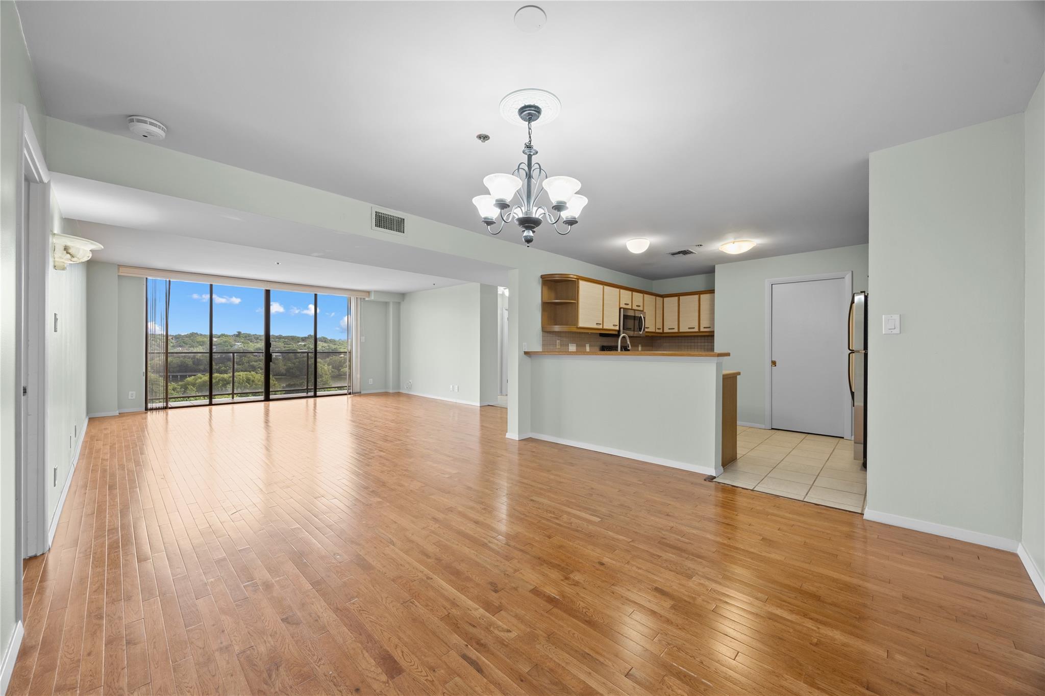 40 N Interstate 35 Hwy  #8C4, Austin, TX, 78701