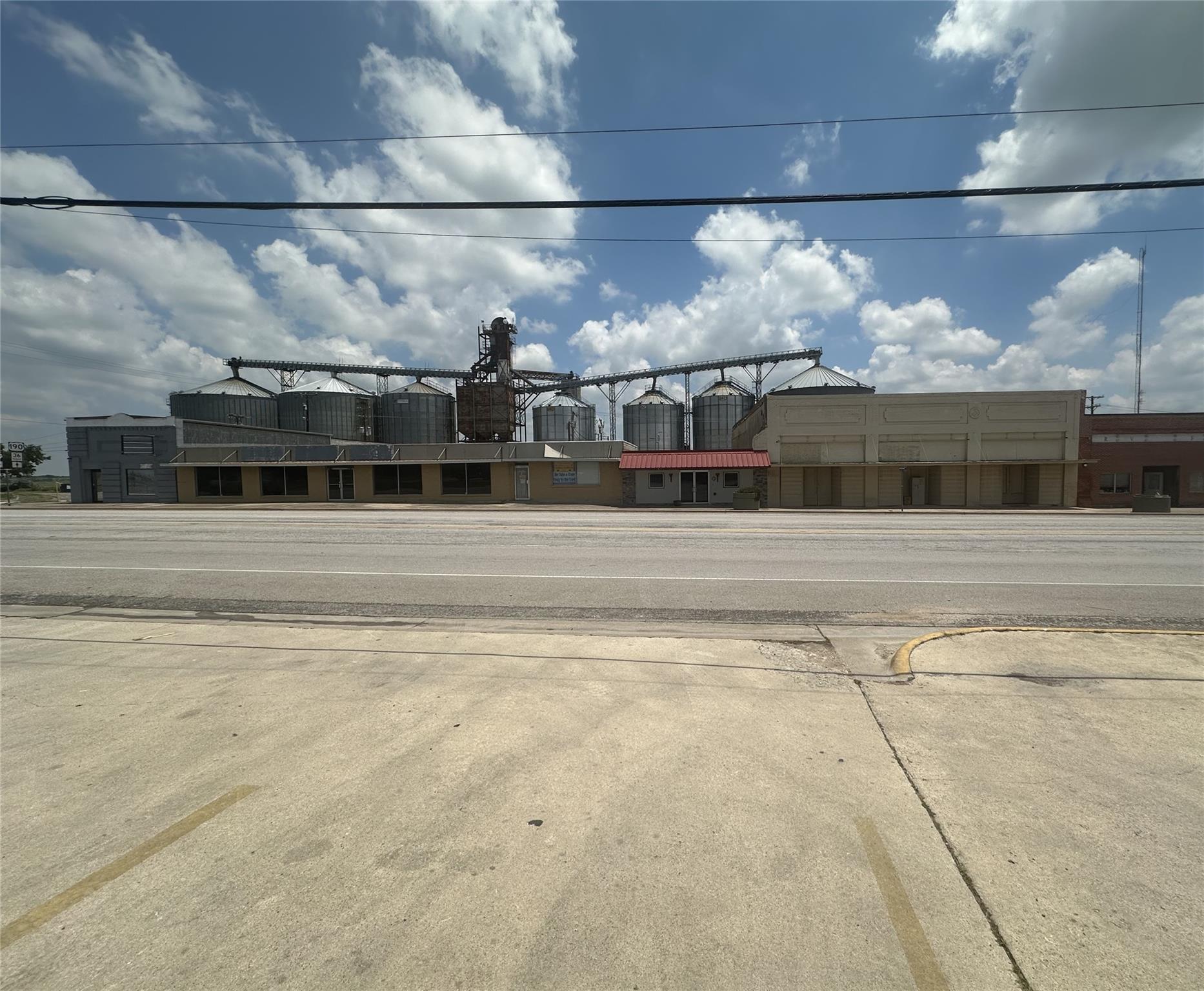 8 W Mesquite Ave, Rogers, TX, 76569
