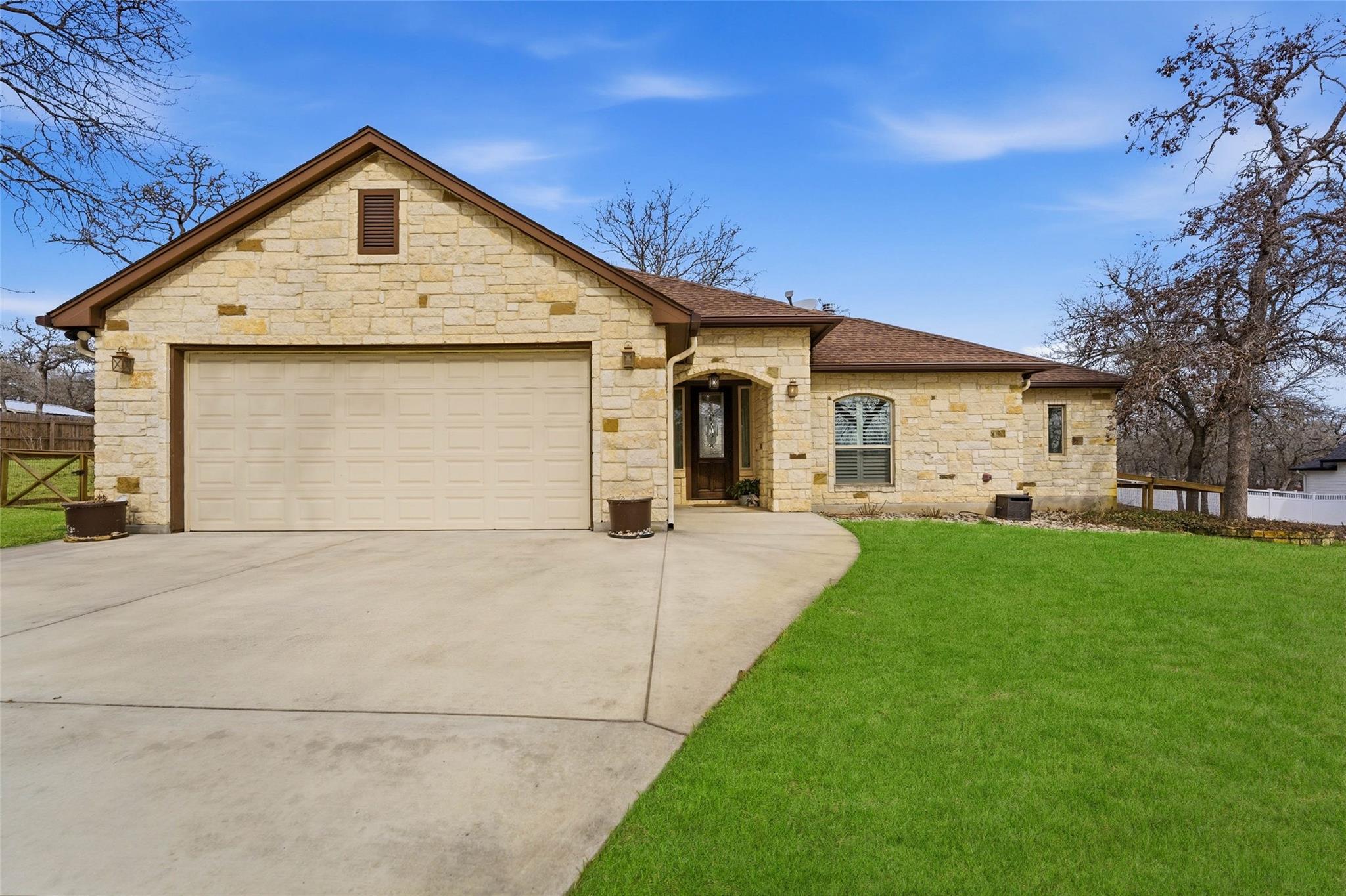 203 Champions Blvd, La Vernia, TX, 78121