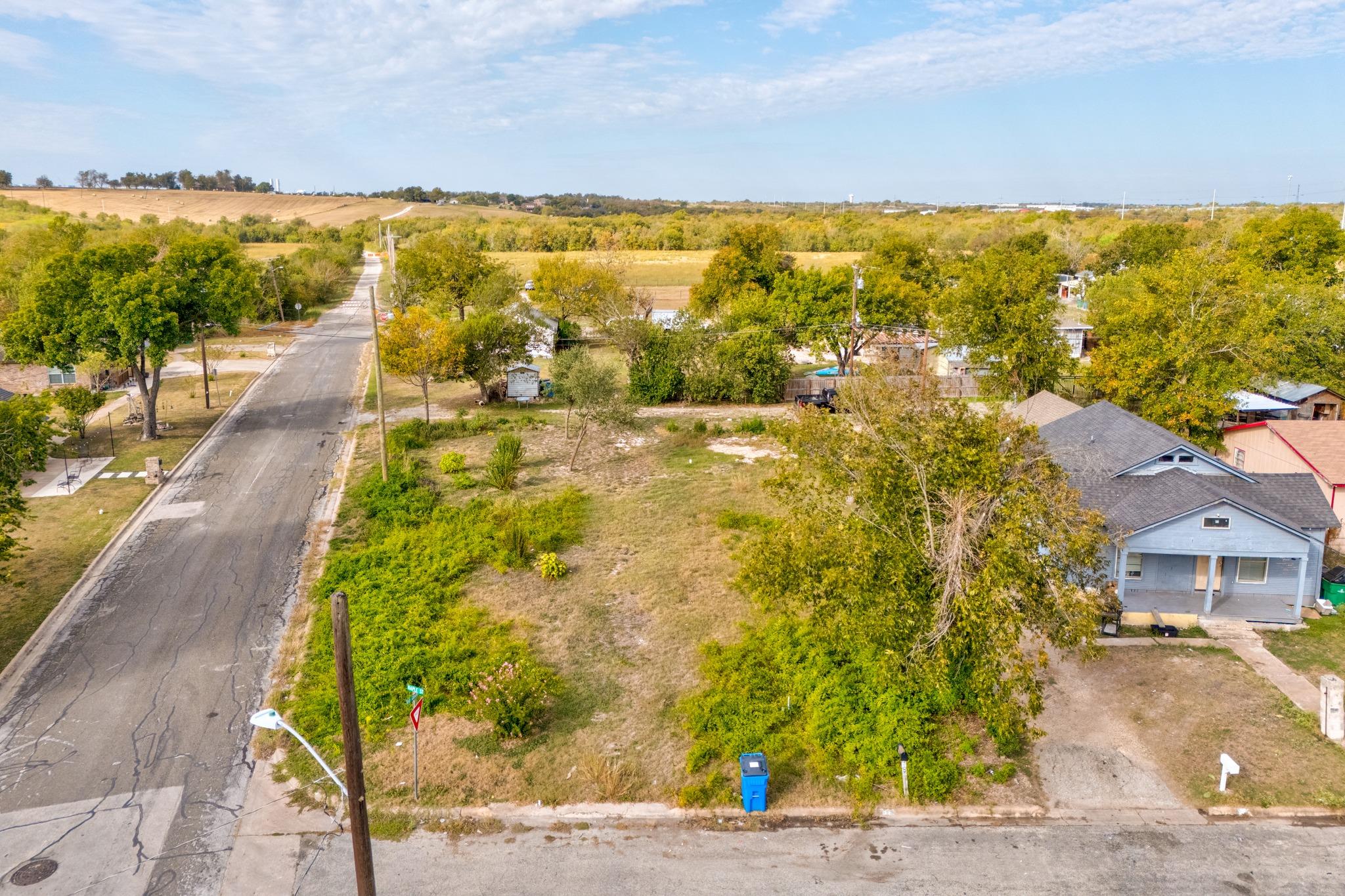 708 Maple St, Taylor, TX, 76574