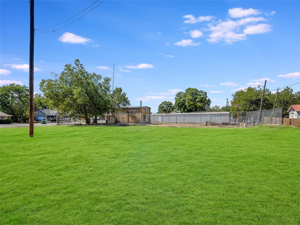 1000 N Main St, Taylor, TX, 76574