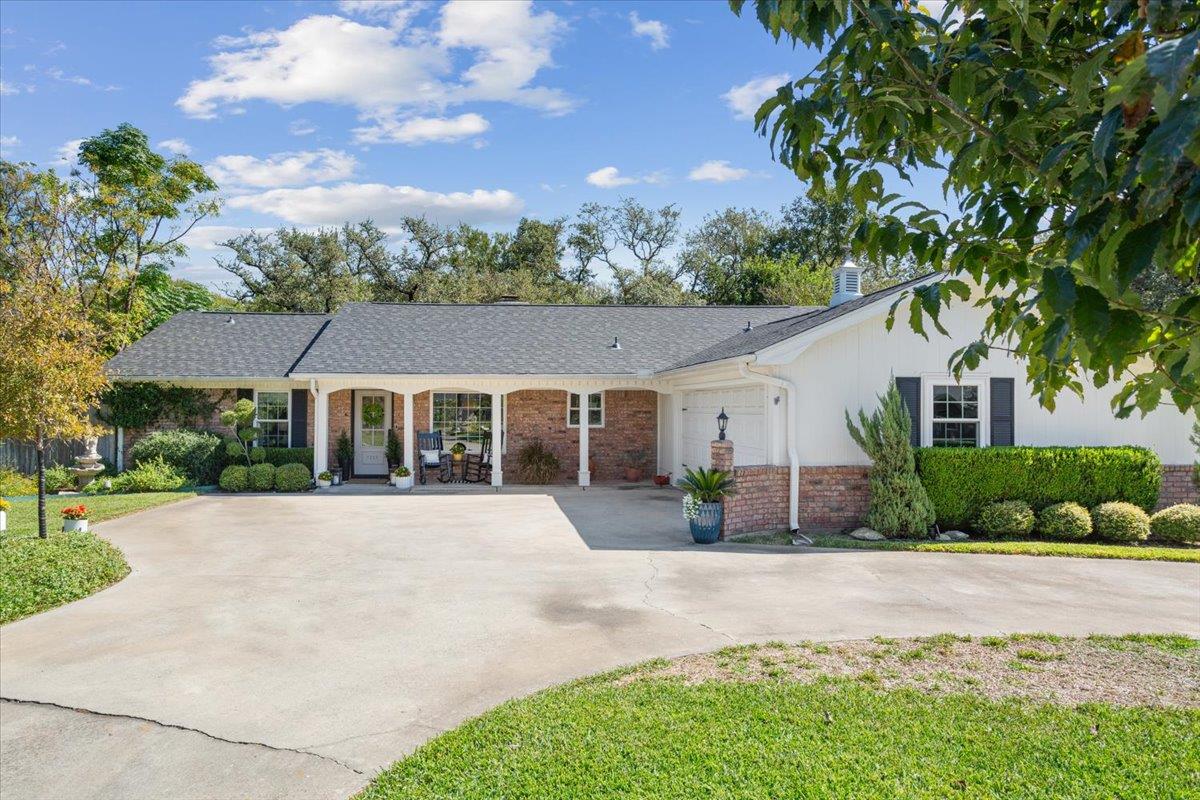 717 Whispering Oaks Dr, Salado, TX, 76571