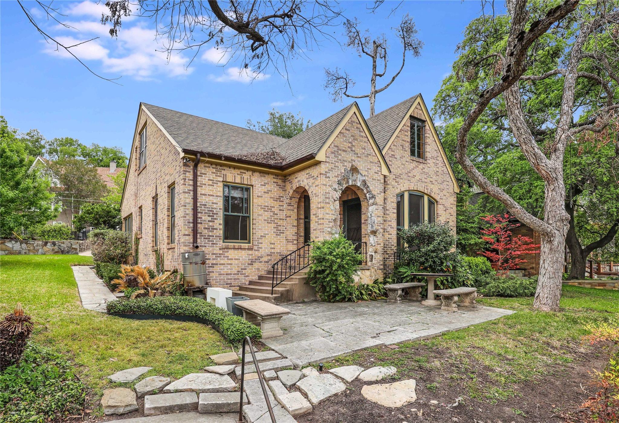 2206  Parkway None, Austin, TX, 78703