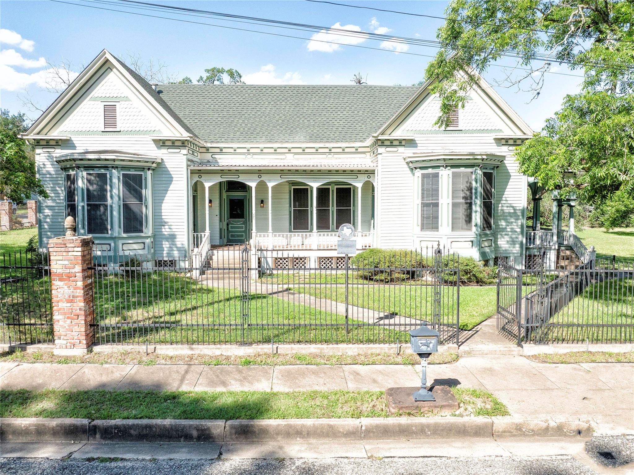 350 N Madison St, La Grange, TX, 78945